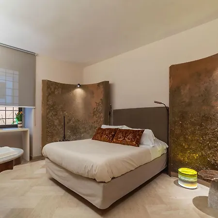 Sinopia Gallery - Sleep On Art Apartment