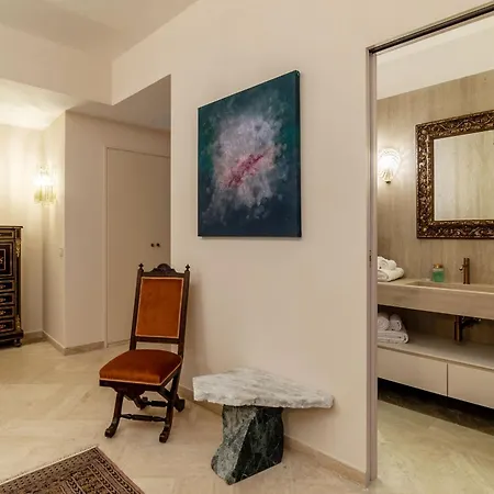 Sinopia Gallery - Sleep On Art Apartment *