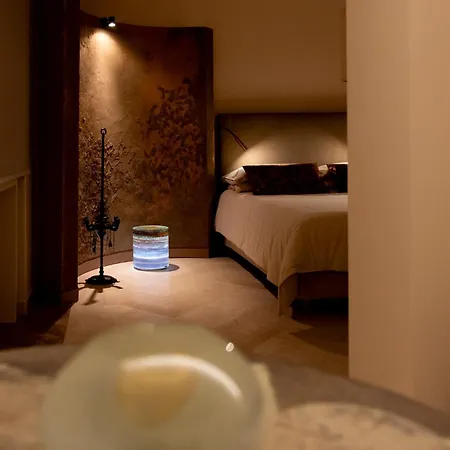 Sinopia Gallery - Sleep On Art Apartment